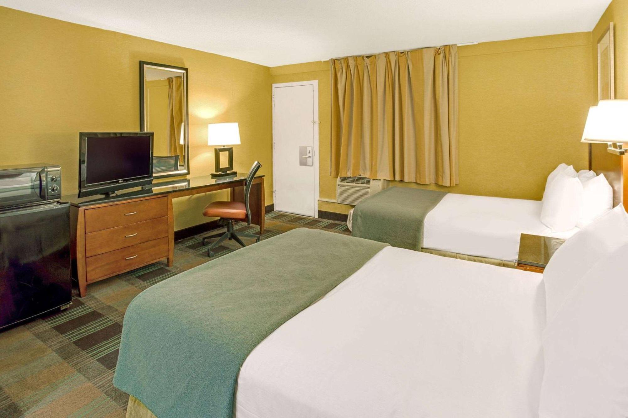 Travelodge By Wyndham Silver Spring Bagian luar foto