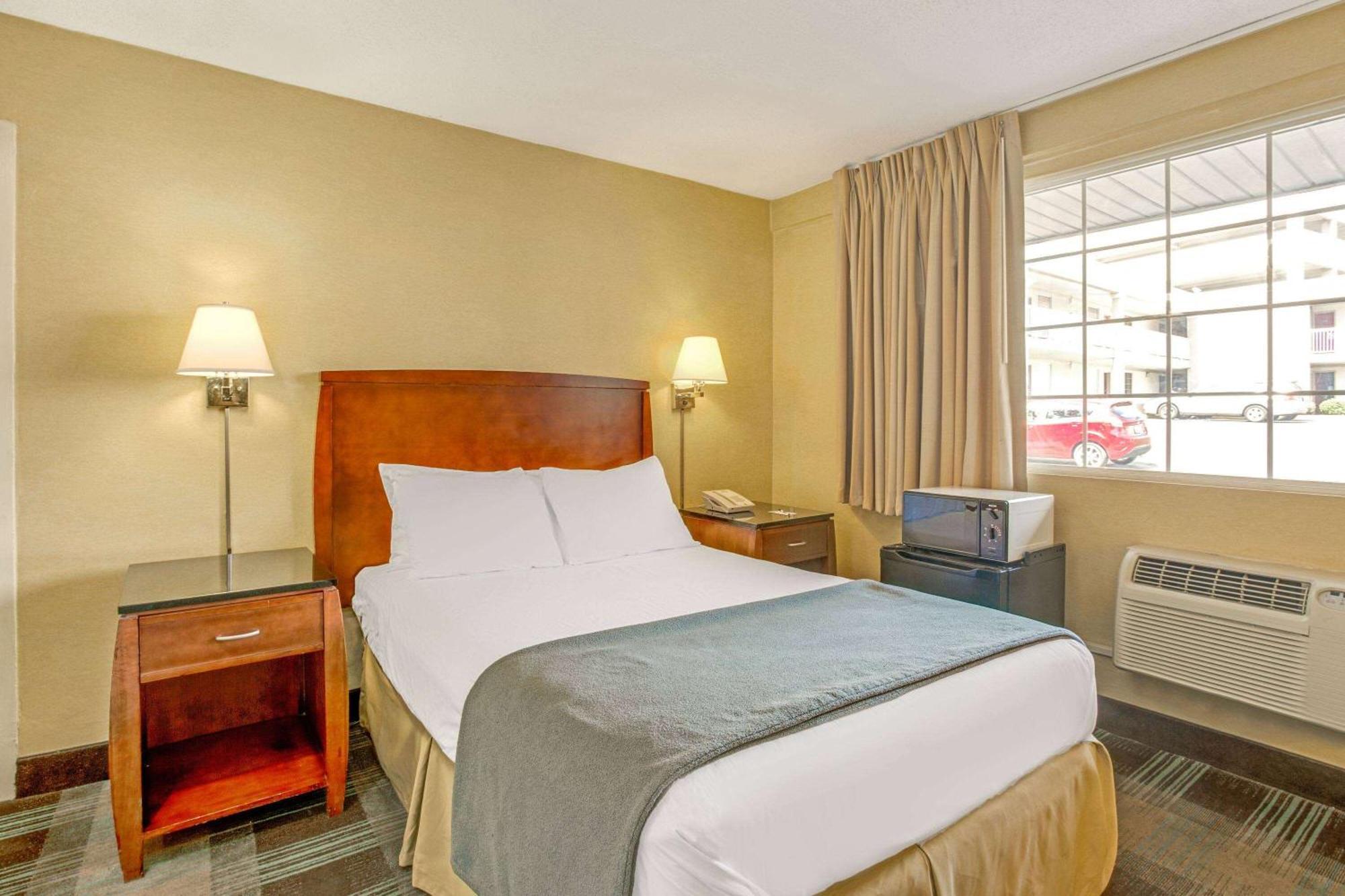 Travelodge By Wyndham Silver Spring Bagian luar foto